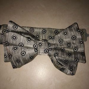 Gray Silk Bow Tie
